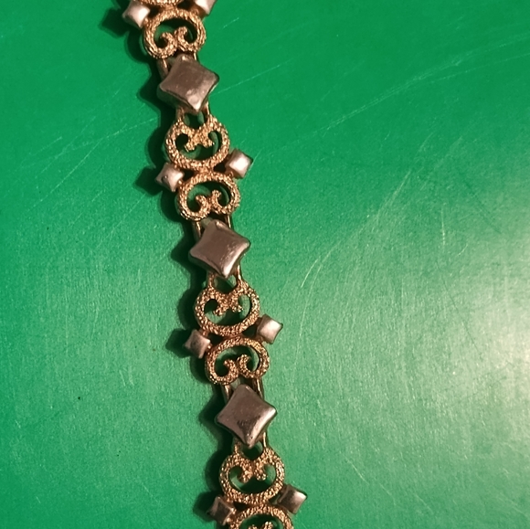 1971 Avon Pretenders Scroll Link Bracelet - Picture 1 of 4